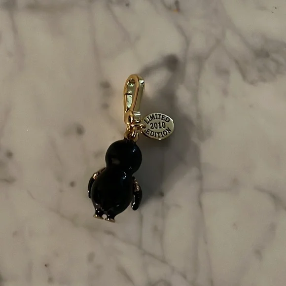 Faux Juicy Couture style penguin charming - Picture 3 of 5